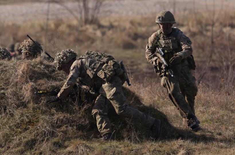 Program-pilot în Marea Britanie: stagii militare plătite pentru tineri, fără ca aceștia să fie obligați la final să rămână în armată