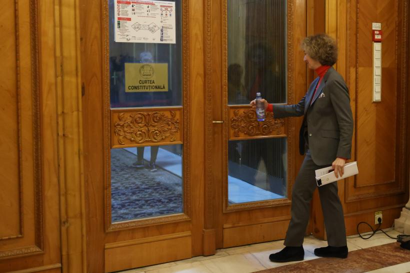 Culisele ședinței cu scandal de la CCR. De ce au ieșit din sală cei 4 judecători propuși de PSD