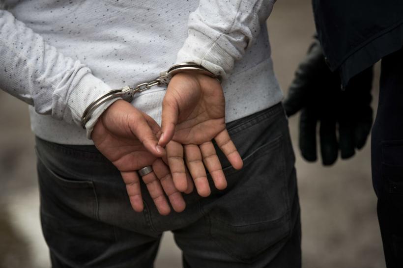 Şapte persoane urmărite internaţional, aduse în ţară. Printre ele, o femeie din categoria most wanted și un bărbat poreclit ”Căpcăunul”