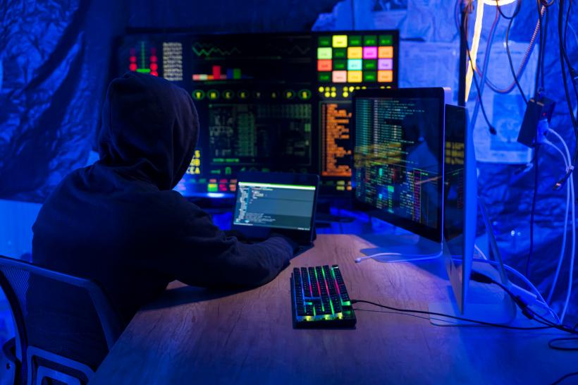 Noua metodă prin care escrocii păcălesc victimele la telefon. La ce trebuie să fim atenți: „Totul se petrece într-o engleză neclară”