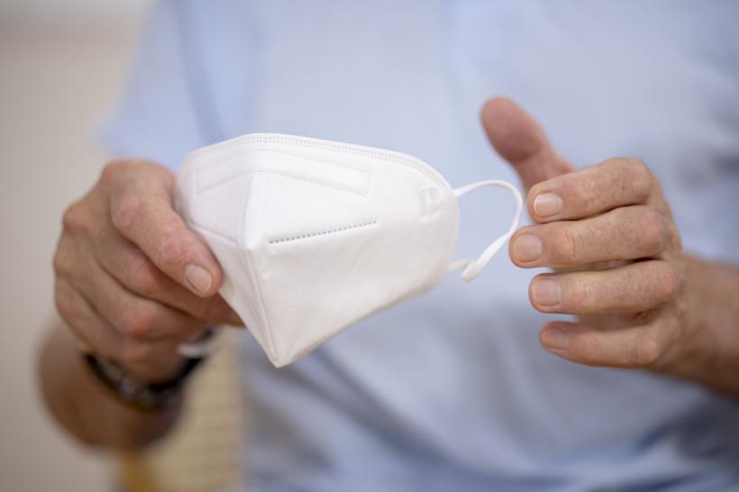 Gindrovel Dumitra recomandă purtarea măștii pentru cei cu probleme respiratorii: Nu punem botniţă. Dacă este necesar, să o poarte