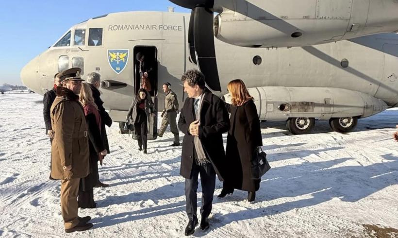 Nicușor Dan a rămas blocat o noapte la Paris. Aeronava președintelui nu a decolat din cauza vremii