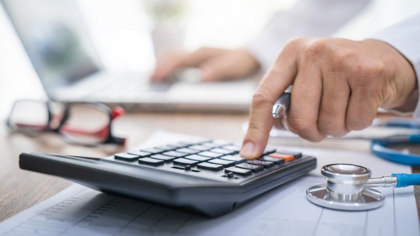 Ce pot face românii care își pierd locul de muncă și vor să beneficieze în continuare de asigurare medicală