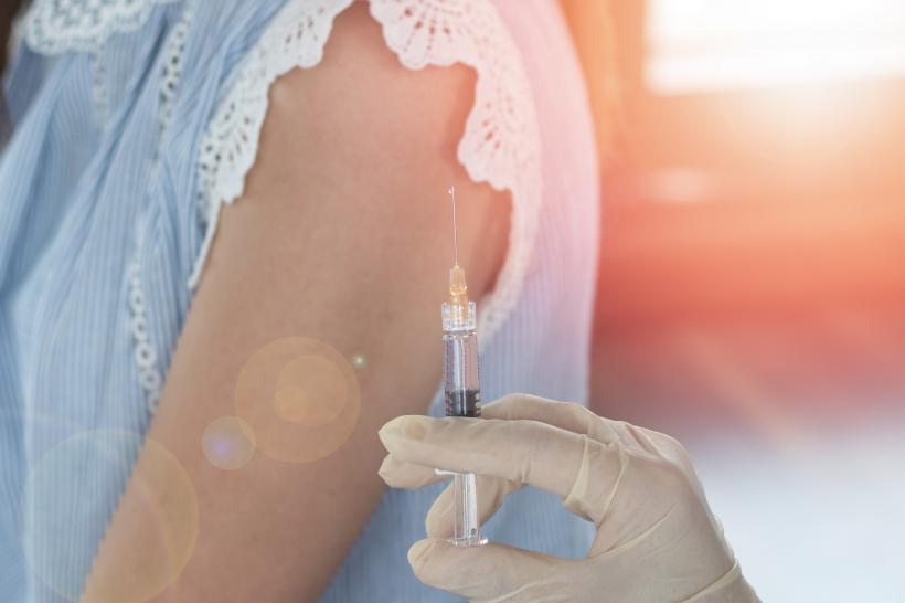 Nicușor Dan a promulgat legea care continuă gratuitatea vaccinului anti-HPV și screening-urilor pentru cancerul de col uterin