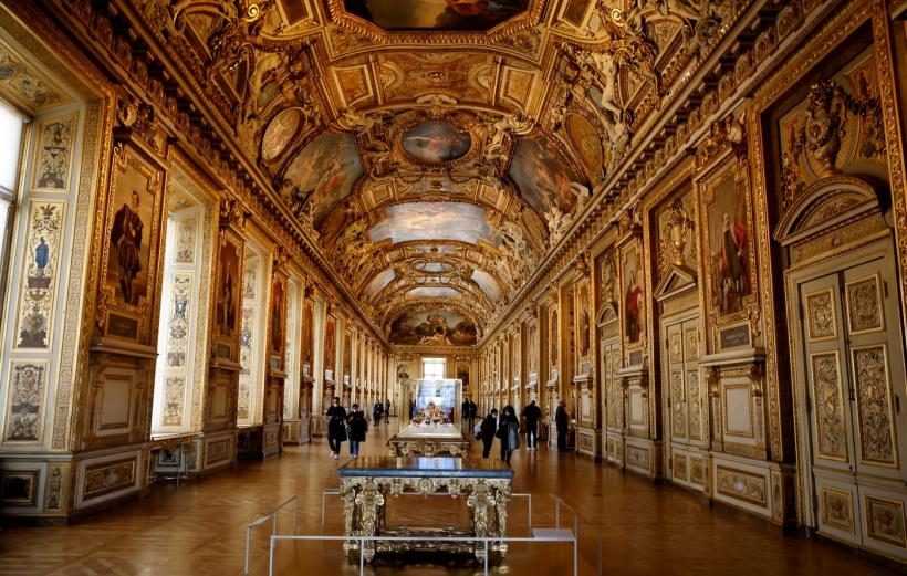 Imaginile de pe camerele de supraveghere care au surprins jaful de la muzeul Luvru ar putea duce la o răsturnare de situaţie