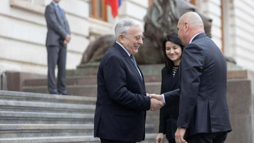 Premierul Ilie Bolojan s-a dus la BNR să discute bugetul pe 2026 cu guvernatorul Mugur Isărescu. A lipsit ministrul de Finanțe