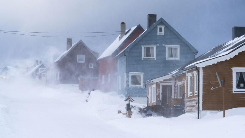 Cu ce se izolează casele în Norvegia. Nu este polistiren, este un material care reține căldura chiar și la -30 de grade