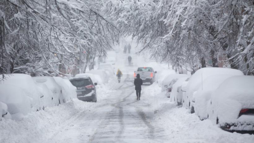 Vortexul polar trimite ninsori record în SUA: O furtună istorică „potențial catastrofală” lovește în weekend. Sunt 46 de alerte meteo