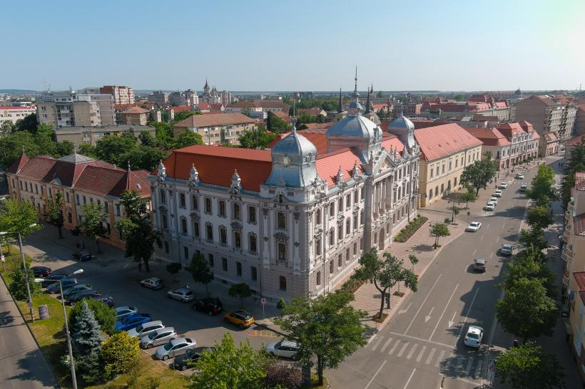Consiliul Județean Bihor cumpără mobilă de două milioane de lei. Este condus de un liberal, viceprimar în două mandate sub Ilie Bolojan