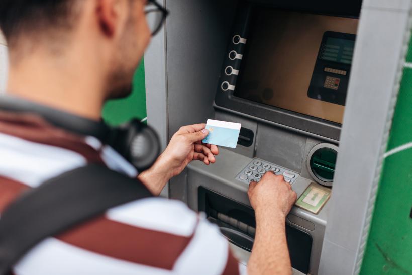 Angajatul care a primit, din greșeală, 330 de salarii, după care și-a dat demisia, poate păstra banii, a decis instanța