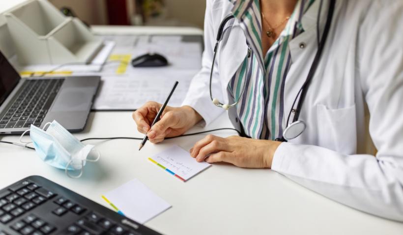 Câţi bani pierde un angajat prin neplata primei zile de concediu medical şi ce economii face statul după această măsură