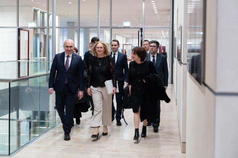 Bolojan, după întâlnirea cu Merz: "Vizita a întărit parteneriatele economice și strategice". Ce a discutat şi cu români din Germania