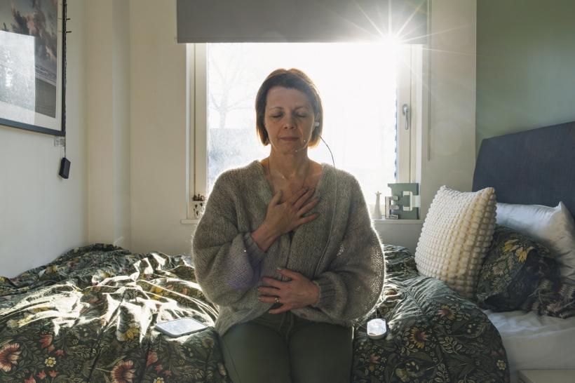 Oamenii de știință cred că au aflat de ce femeile sunt mai predispuse la boala Alzheimer. Efectele menopauzei