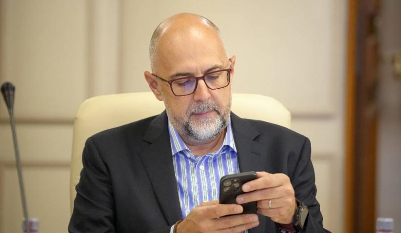 Kelemen Hunor spune că în familia sa copiii nu au voie pe rețele sociale până la 14 ani. ”Trebuie o limitare a accesului și educație”