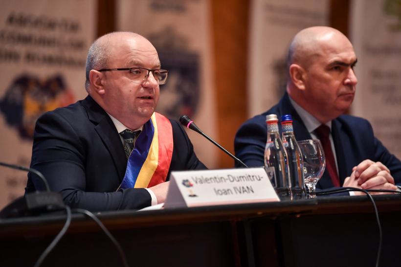 Bolojan le dă explicații primarilor revoltați: „Nici eu nu sunt încântat că trebuie să plătim taxe în plus”