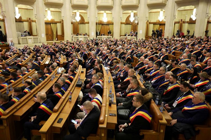 Bolojan le explică primarilor de ce e „lipsit de logică” să mai fie deschise alte investiții
