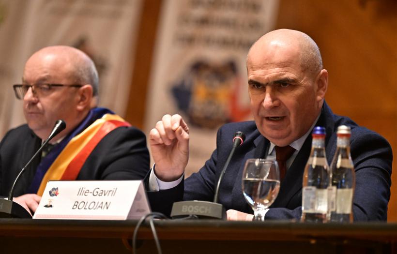 Bolojan vrea ca absolvenții de Medicină să fie obligați să lucreze câțiva ani în România după ce termină facultatea