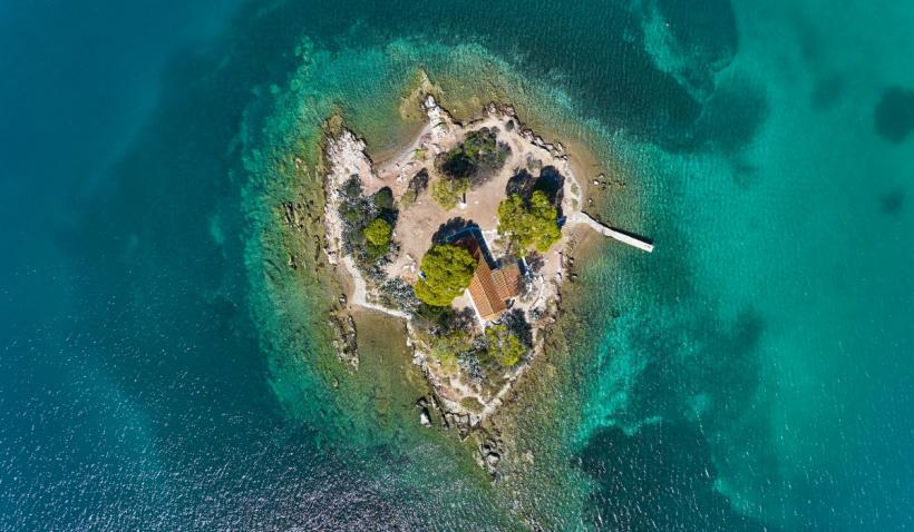 Destinația perfectă de Valentine’s Day: Insula în formă de inimă unde au loc doar nunți