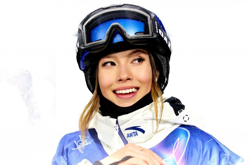 Eileen Gu, cea mai bogată şi frumoasă sportivă de la JO, este hărţuită şi agresată fizic pentru că schiază pentru China, în loc de SUA