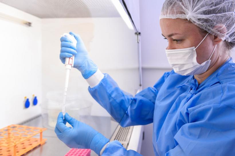 Un singur vaccin ar putea asigura protecție contra tusei, gripei și răcelii