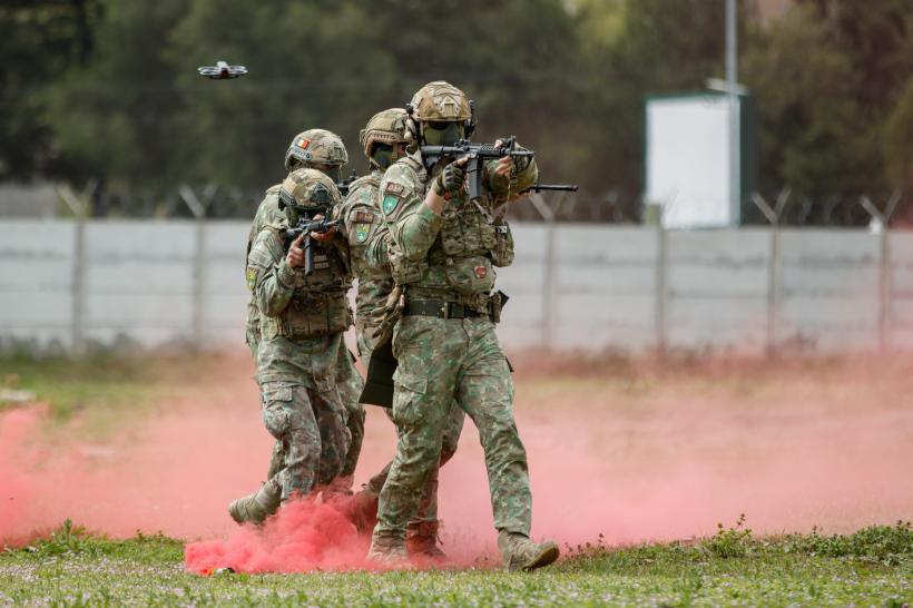 Ce face un soldat român când vede o dronă? Semnele care arată că armata României nu e adaptată la un război modern, ca cel din Ucraina