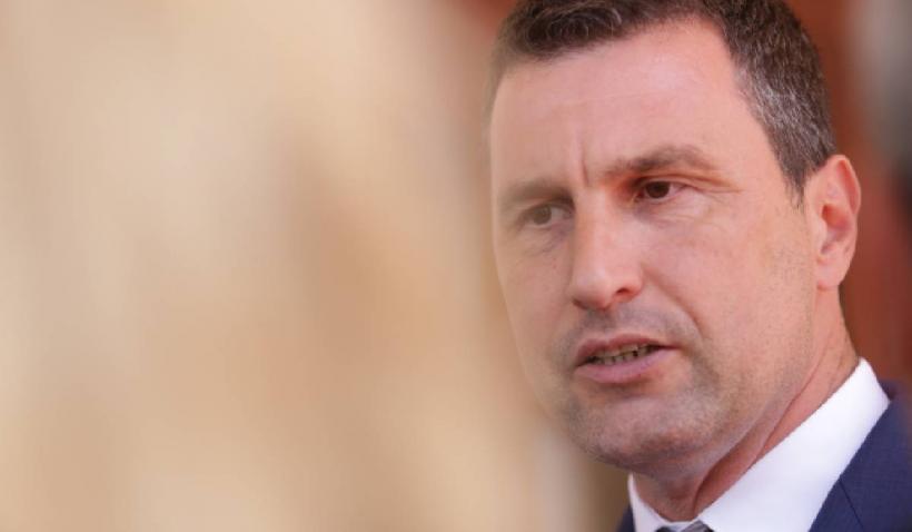 Tanczos Barna spune că în Coaliție cel mai mult îl deranjează amânările. Formal, ultimul cuvânt îl are premierul, e un pic ca-n armată