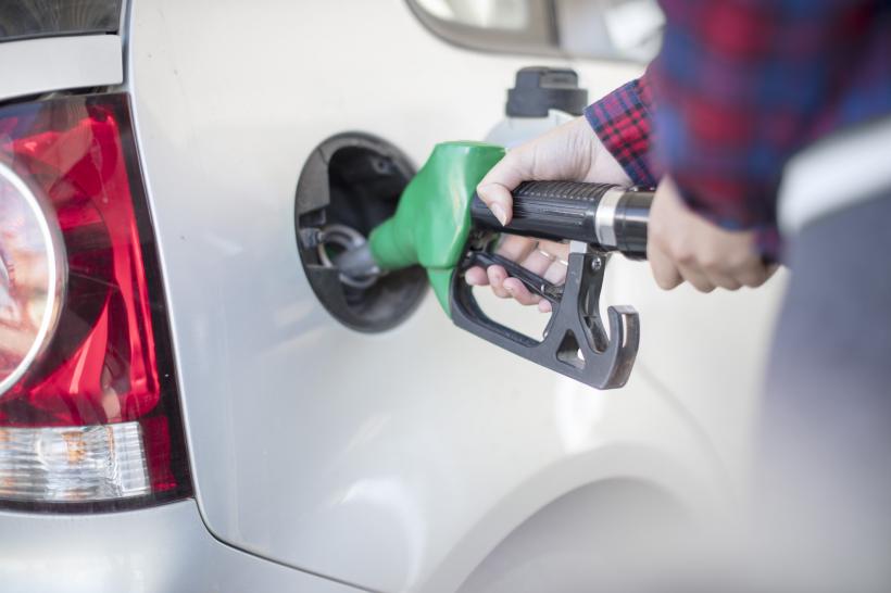 Nicușor Dan exclude intervenția statului asupra accizelor carburanților: „Nici în minus nu avem posibilitatea să o facem”