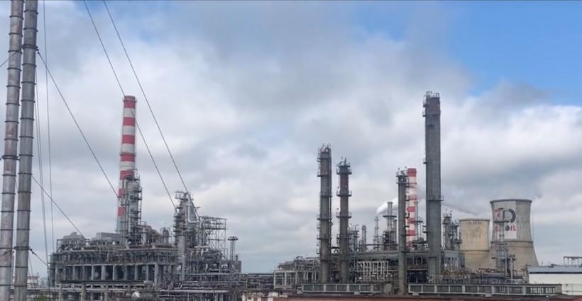 Bogdan Ivan anunță că rafinăria Petrotel a rușilor de la Lukoil ar putea fi redeschisă pentru a stopa creșterile de prețuri la pompă