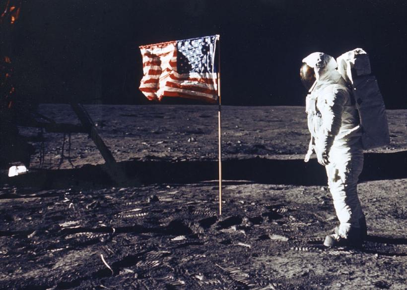 Galerie Foto - Ce au spus, de fapt, astronauții Apollo 11 când au ajuns ...