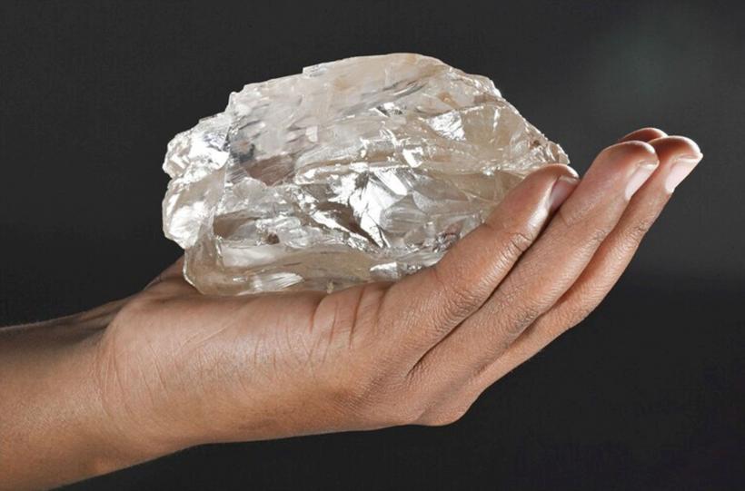 China creează în laborator primul diamant hexagonal, întâlnit natural doar în meteoriți. Cum ar putea revoluționa industria