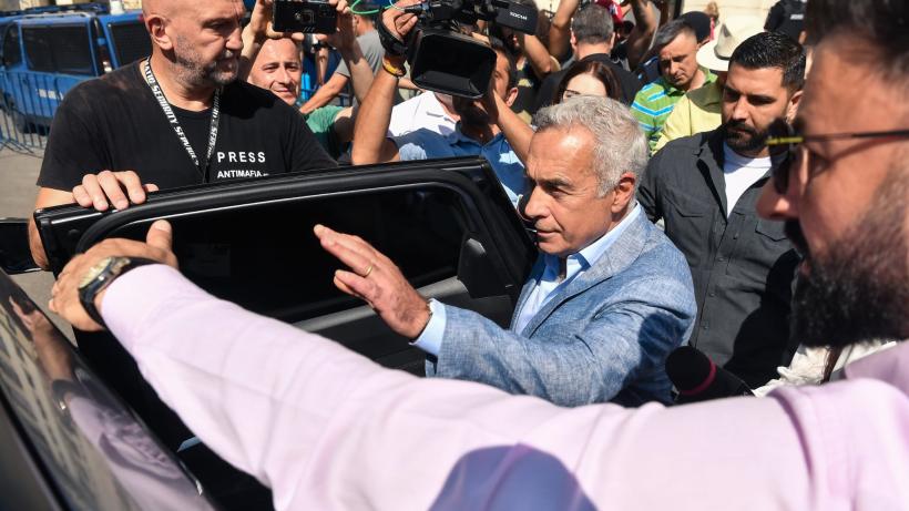 Din ce bani trăiește Georgescu și cine îi plătește șoferul și bodyguarzii: „Dumnezeu ne ține pe toți”