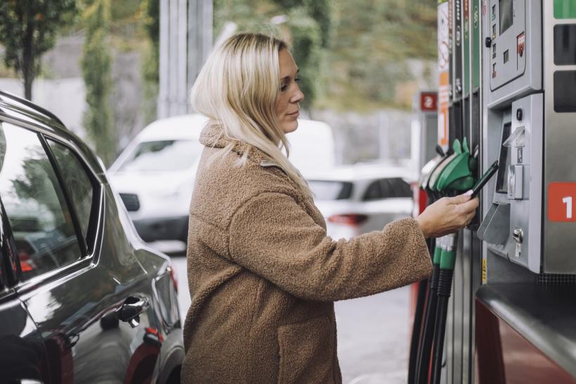 Preț istoric pentru motorina standard: a depășit 10 lei/litrul. Continuă consultările de urgență convocate de premierul Ilie Bolojan