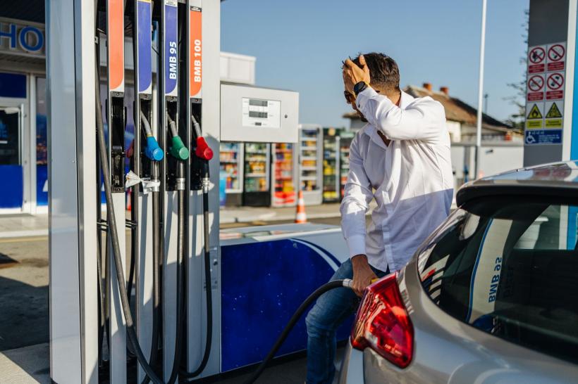 Cât costă benzina și motorina pe 26 martie. Prețul a crescut și cu 2 lei pe litru față de acum o lună, la motorină