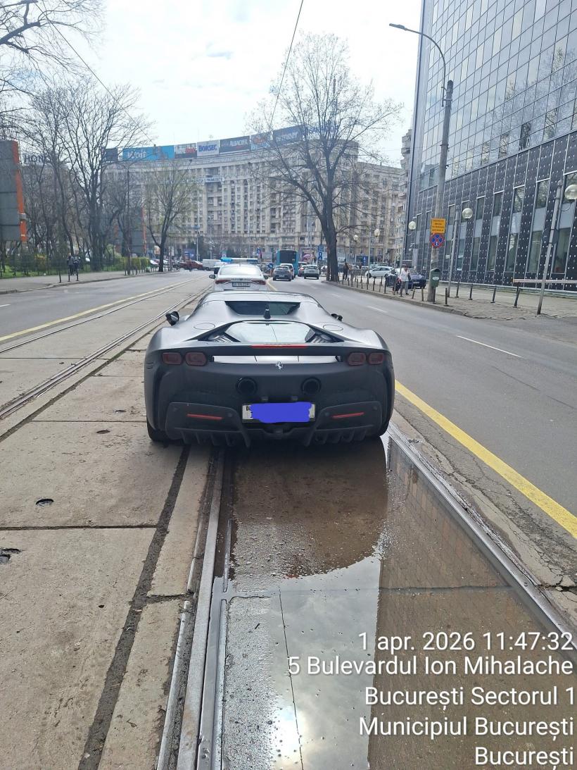 Un șofer a parcat un Ferrari SF90 pe mijlocul liniei de tramvai, lângă Piața Victoriei. Amenda e de 0,05% din prețul minim al mașinii