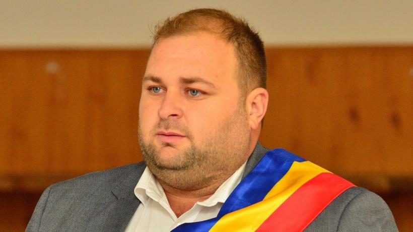 Primarul unei comune din Mureș, acuzat că fura curent, a fost pus sub control judiciar