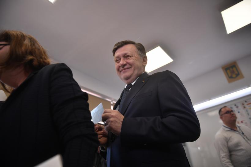 Crin Antonescu: „Nu pot să nu salut un prim gest prezidențial sănătos al lui Nicușor Dan”
