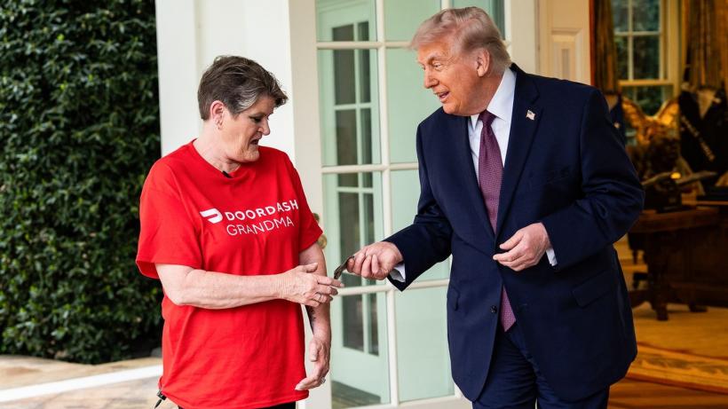 Ce bacșiș i-a dat Donald Trump livratoarei care i-a adus comanda de la McDonald's la Biroul Oval