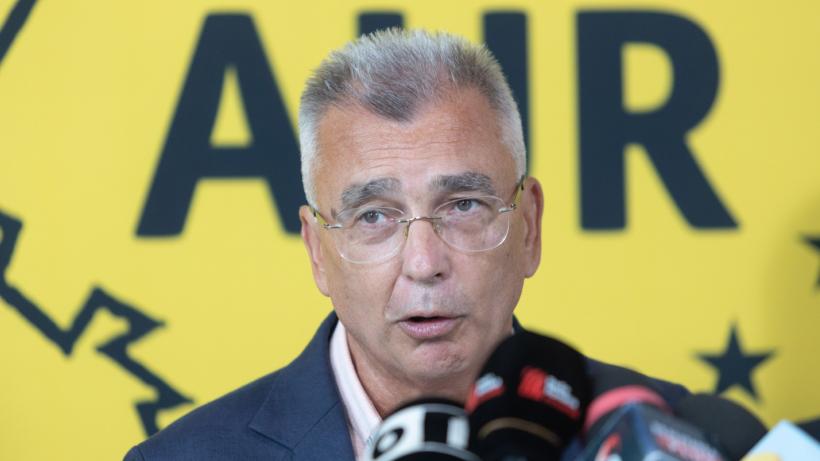 Liderul senatorilor AUR îl atacă pe Grindeanu. Peiu: „E cel mai prost crescut lider politic. Nu răspunde la telefon niciodată”