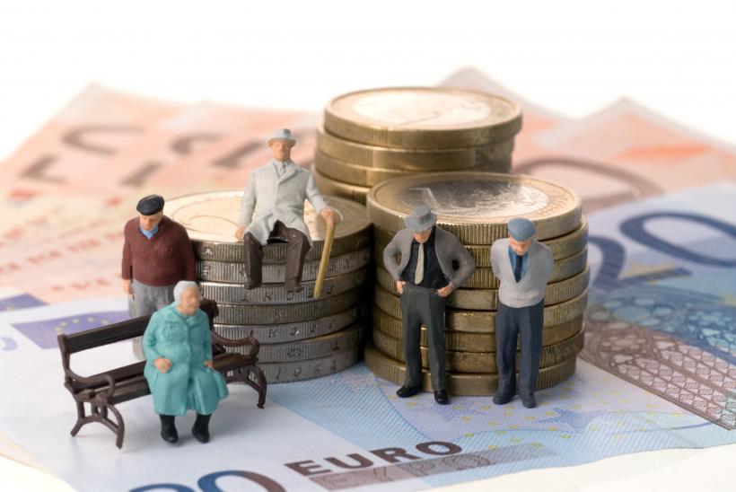 Marea pensionare care va îngropa sistemul din România. Specialiștii avertizează: Nu va mai avea cine să ne plătească pensiile