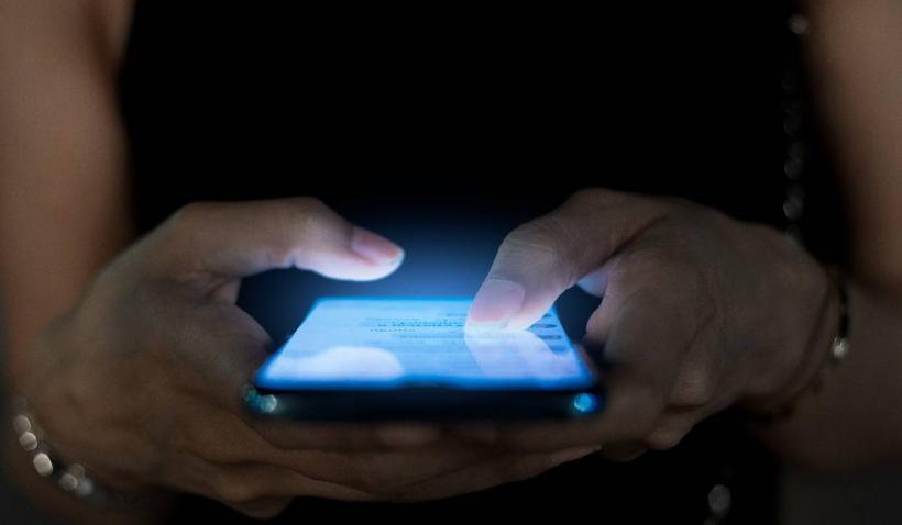 Studiu: Giganţii tehnologici continuă să urmărească utilizatorii, chiar dacă aceştia au dezactivat funcţia