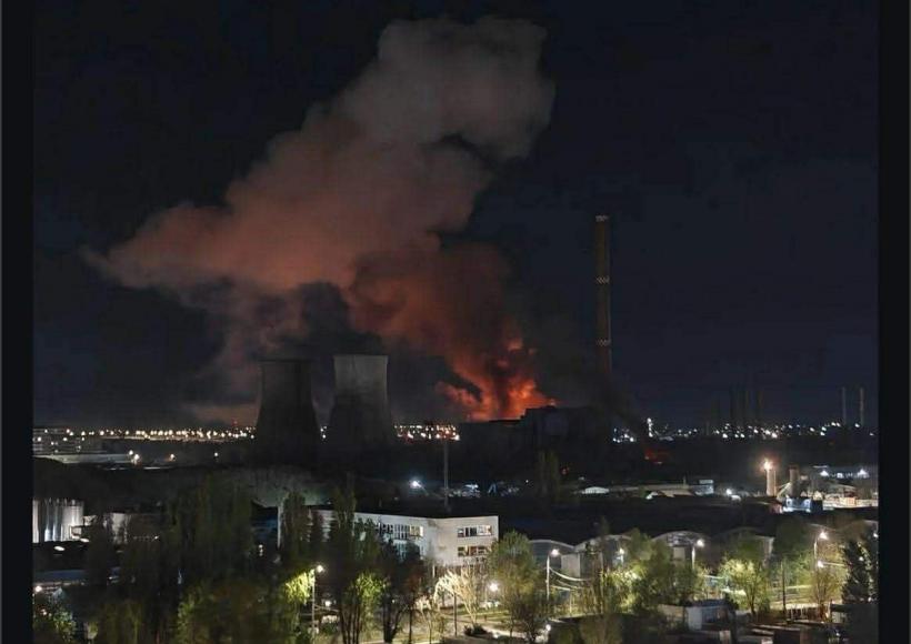 Explozie uriașă la CET Vest din București. Flăcări la două transformatoare electrice