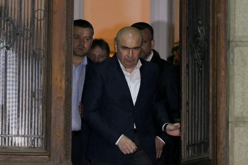 „România se afundă din nou în turbulenţe politice”. Ce scrie Politico după ce PSD i-a retras sprijinul politic lui Ilie Bolojan