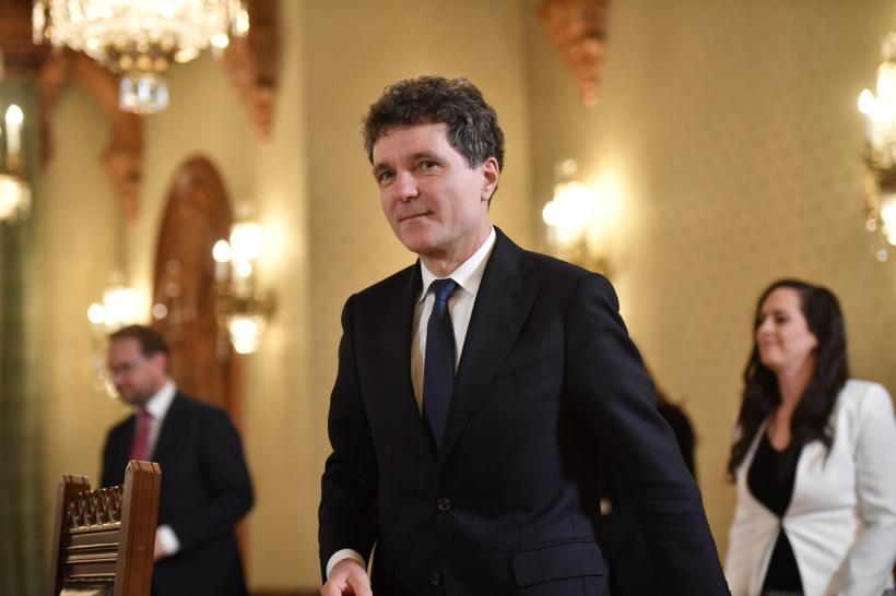 Surse: Nicușor Dan va numi un prim-ministru dacă PSD și PNL nu vor reuși să se înțeleagă. Grindeanu vrea să întrebe CCR ce e de făcut 