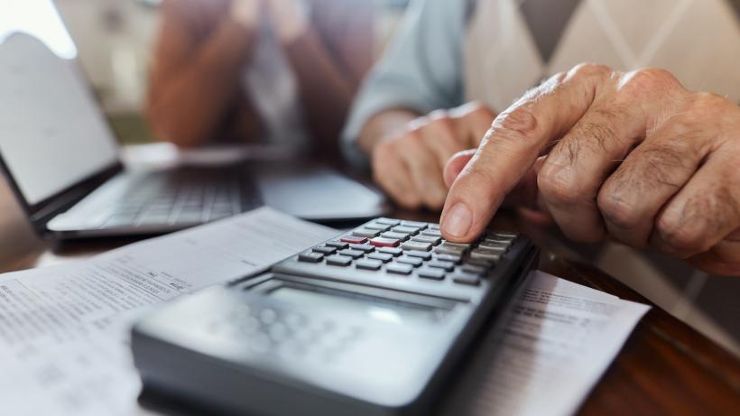 Un economist a calculat cât ne costă criza politică: “Miliarde pierdute din capitalizare, banii noștri din pilonul doi de pensii”