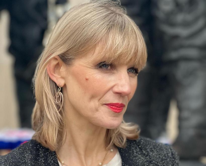 Limba care se pierde pe drum. Tessa Dunlop și bătălia ei pentru un examen de limba română în școlile britanice