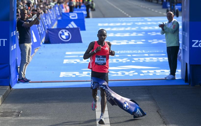 Record în atletism: Sabastian Sawe a devenit primul om din istorie care a alergat un maraton în mai puţin de două ore