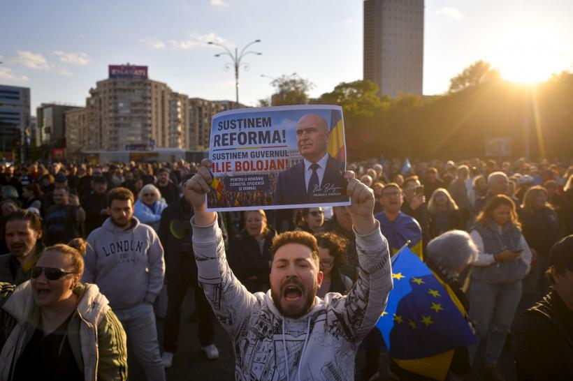 Miting pro-Bolojan în Piața Victoriei, cu două zile înainte de moțiunea de cenzură