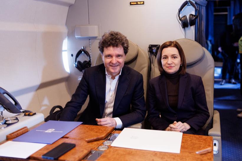 Nicușor Dan și Maia Sandu au plecat împreună spre Armenia, unde vor participa la summitul Comunităţii Politice Europene