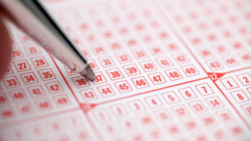 Un bărbat care a câștigat 6 milioane de euro la loto a ajuns în scurt timp să aibă datorii de 150.000 de euro