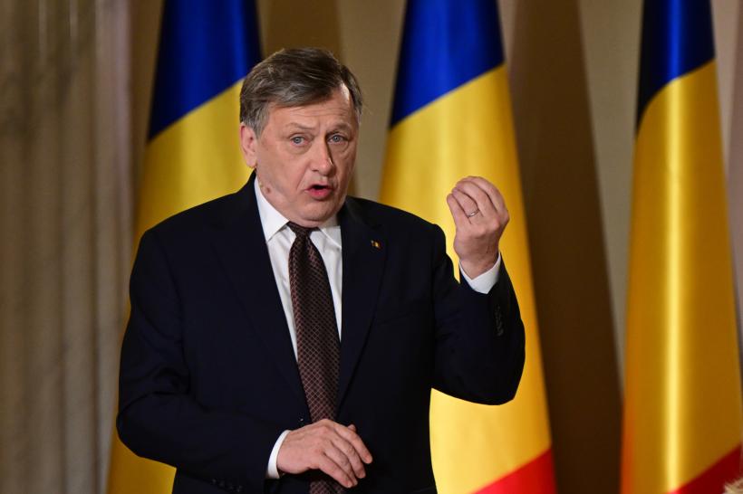 Crin Antonescu, despre criza guvernamentală: Bolojan și susținătorii săi vor să pună presiune maximă pe Nicușor Dan